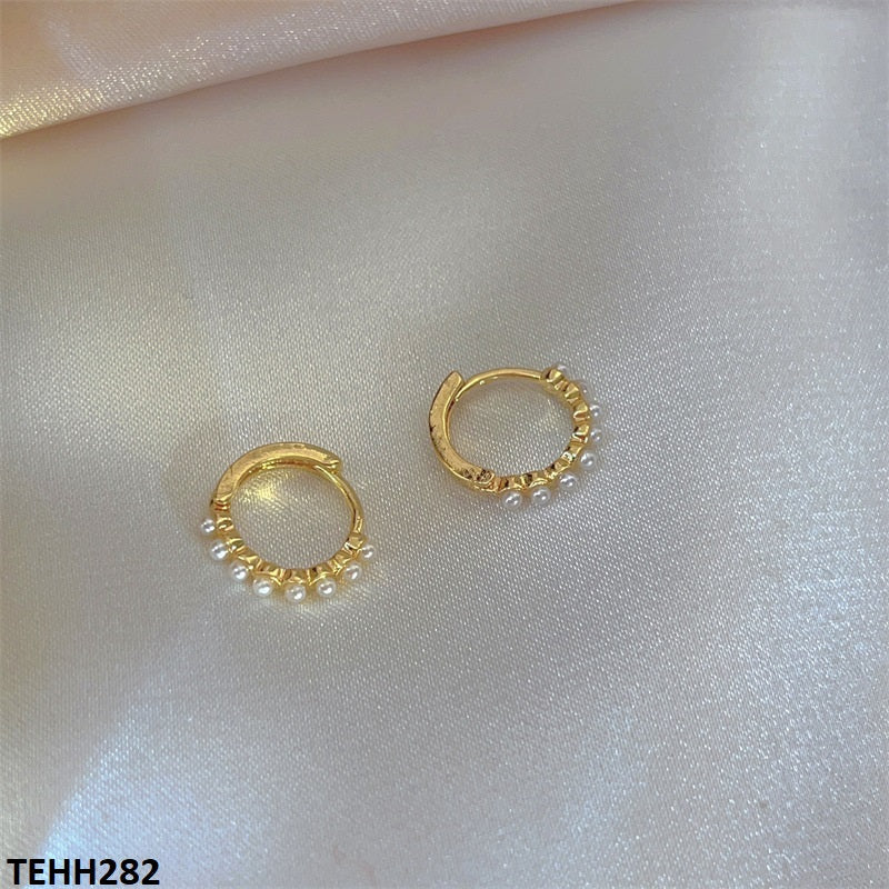 TEHH282 YYZ  Pearl Ear Hoops Pair - CEHH